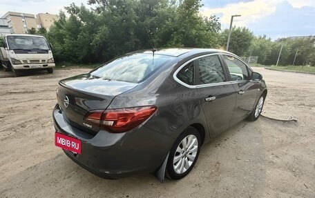 Opel Astra J, 2013 год, 1 030 000 рублей, 3 фотография