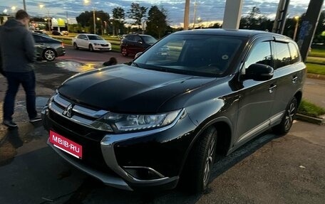 Mitsubishi Outlander III рестайлинг 3, 2017 год, 1 740 000 рублей, 2 фотография