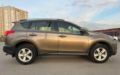 Toyota RAV4, 2014 год, 2 200 000 рублей, 2 фотография