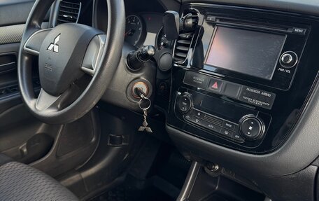 Mitsubishi Outlander III рестайлинг 3, 2014 год, 1 350 000 рублей, 3 фотография