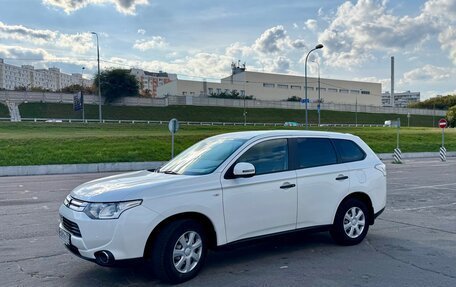 Mitsubishi Outlander III рестайлинг 3, 2014 год, 1 350 000 рублей, 6 фотография