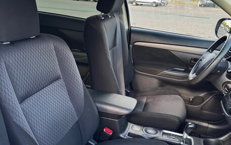 Mitsubishi Outlander III рестайлинг 3, 2014 год, 1 350 000 рублей, 5 фотография