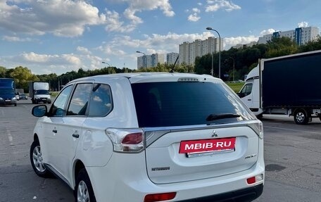 Mitsubishi Outlander III рестайлинг 3, 2014 год, 1 350 000 рублей, 7 фотография