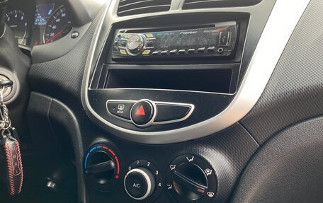 Hyundai Solaris II рестайлинг, 2011 год, 639 000 рублей, 2 фотография