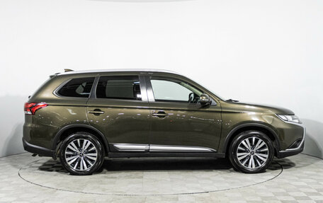 Mitsubishi Outlander III рестайлинг 3, 2020 год, 2 179 898 рублей, 4 фотография