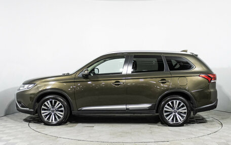 Mitsubishi Outlander III рестайлинг 3, 2020 год, 2 179 898 рублей, 8 фотография