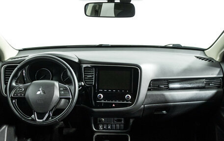 Mitsubishi Outlander III рестайлинг 3, 2020 год, 2 179 898 рублей, 13 фотография