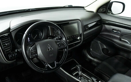 Mitsubishi Outlander III рестайлинг 3, 2020 год, 2 179 898 рублей, 11 фотография