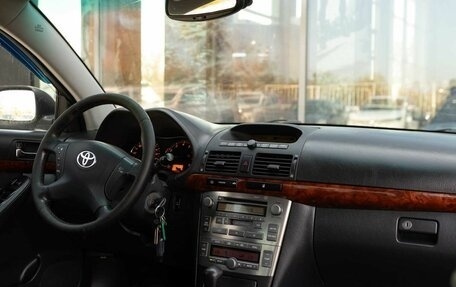 Toyota Avensis III рестайлинг, 2004 год, 820 000 рублей, 10 фотография