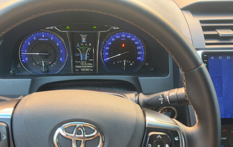 Toyota Camry, 2018 год, 2 300 000 рублей, 10 фотография