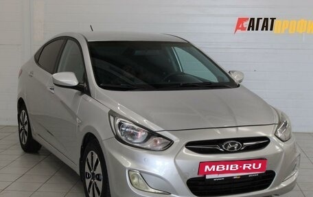 Hyundai Solaris II рестайлинг, 2013 год, 800 000 рублей, 3 фотография