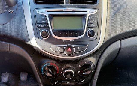 Hyundai Solaris II рестайлинг, 2011 год, 750 000 рублей, 11 фотография