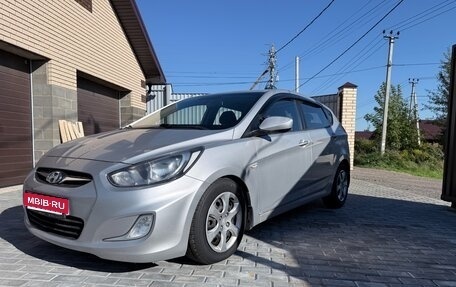 Hyundai Solaris II рестайлинг, 2011 год, 750 000 рублей, 3 фотография
