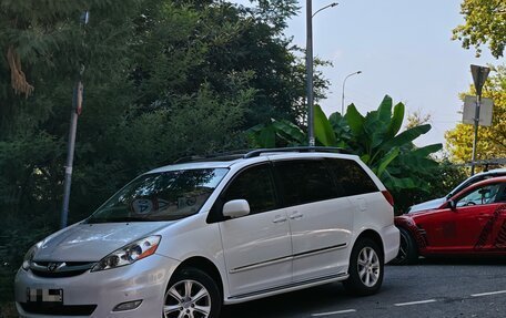 Toyota Sienna II рестайлинг, 2005 год, 1 500 000 рублей, 2 фотография