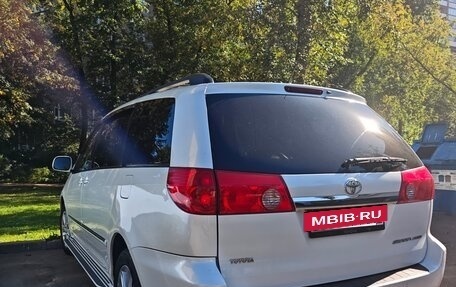 Toyota Sienna II рестайлинг, 2005 год, 1 500 000 рублей, 3 фотография