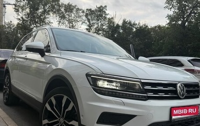 Volkswagen Tiguan II, 2018 год, 2 400 000 рублей, 1 фотография