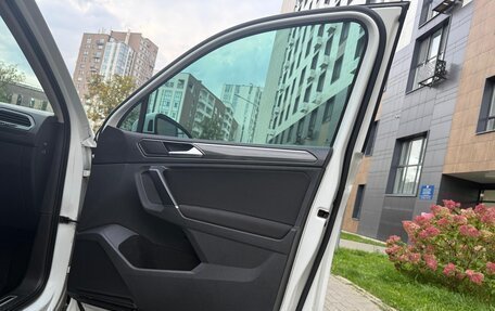 Volkswagen Tiguan II, 2018 год, 2 400 000 рублей, 9 фотография