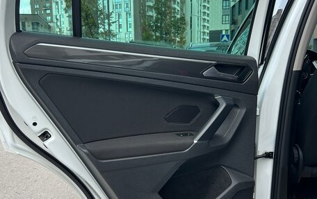 Volkswagen Tiguan II, 2018 год, 2 400 000 рублей, 20 фотография