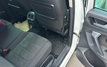 Volkswagen Tiguan II, 2018 год, 2 400 000 рублей, 21 фотография