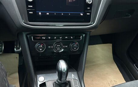 Volkswagen Tiguan II, 2018 год, 2 400 000 рублей, 12 фотография