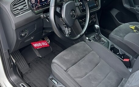 Volkswagen Tiguan II, 2018 год, 2 400 000 рублей, 16 фотография