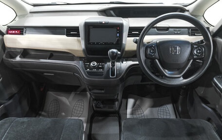 Honda Freed II, 2017 год, 1 639 000 рублей, 12 фотография