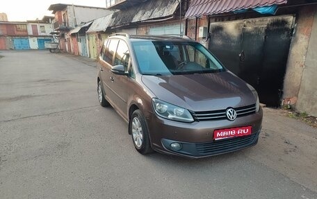Volkswagen Touran III, 2011 год, 650 000 рублей, 1 фотография