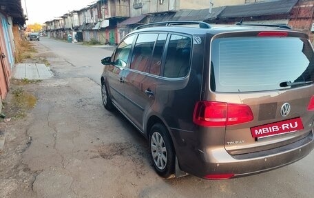 Volkswagen Touran III, 2011 год, 650 000 рублей, 4 фотография
