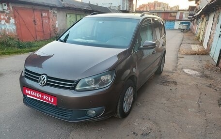 Volkswagen Touran III, 2011 год, 650 000 рублей, 3 фотография