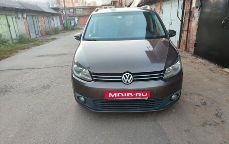 Volkswagen Touran III, 2011 год, 650 000 рублей, 2 фотография
