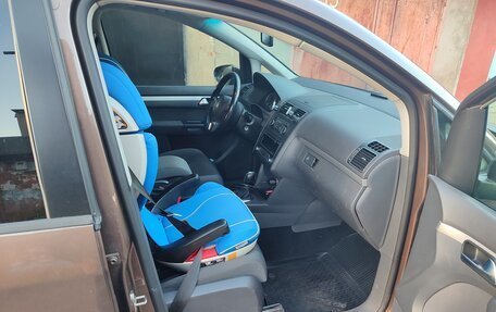 Volkswagen Touran III, 2011 год, 650 000 рублей, 9 фотография