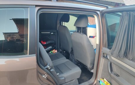 Volkswagen Touran III, 2011 год, 650 000 рублей, 8 фотография