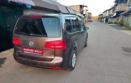 Volkswagen Touran III, 2011 год, 650 000 рублей, 6 фотография