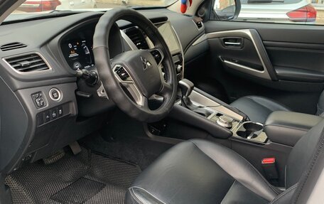 Mitsubishi Pajero Sport III рестайлинг, 2020 год, 3 700 000 рублей, 7 фотография