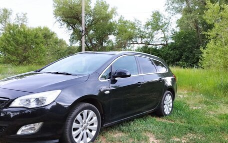 Opel Astra J, 2011 год, 1 000 000 рублей, 2 фотография