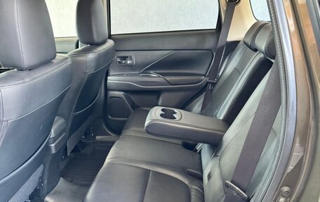Mitsubishi Outlander III рестайлинг 3, 2015 год, 1 800 000 рублей, 4 фотография