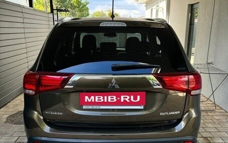 Mitsubishi Outlander III рестайлинг 3, 2015 год, 1 800 000 рублей, 3 фотография