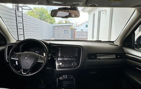 Mitsubishi Outlander III рестайлинг 3, 2015 год, 1 800 000 рублей, 8 фотография