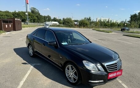 Mercedes-Benz E-Класс, 2011 год, 1 900 000 рублей, 3 фотография