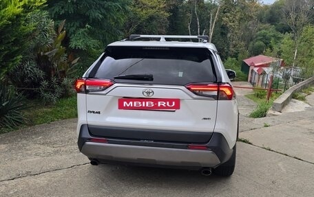 Toyota RAV4, 2020 год, 3 100 000 рублей, 3 фотография