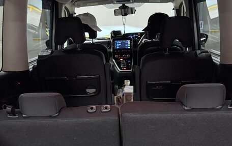 Nissan Serena IV, 2018 год, 2 200 000 рублей, 4 фотография