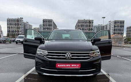 Volkswagen Tiguan II, 2021 год, 2 800 000 рублей, 1 фотография