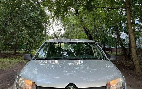Renault Logan II, 2015 год, 400 000 рублей, 3 фотография