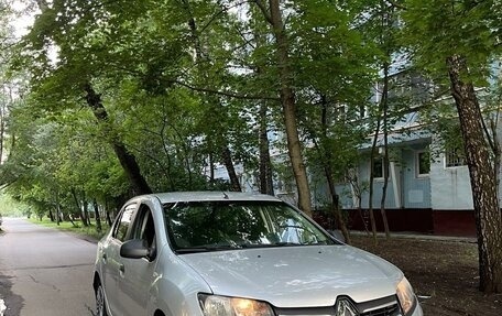 Renault Logan II, 2015 год, 400 000 рублей, 4 фотография