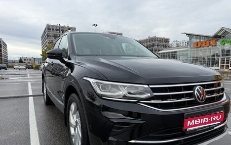 Volkswagen Tiguan II, 2021 год, 2 800 000 рублей, 13 фотография