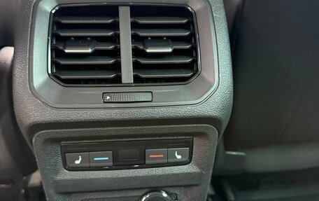 Volkswagen Tiguan II, 2021 год, 2 800 000 рублей, 18 фотография