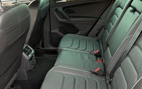 Volkswagen Tiguan II, 2021 год, 2 800 000 рублей, 21 фотография