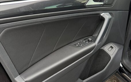 Volkswagen Tiguan II, 2021 год, 2 800 000 рублей, 24 фотография