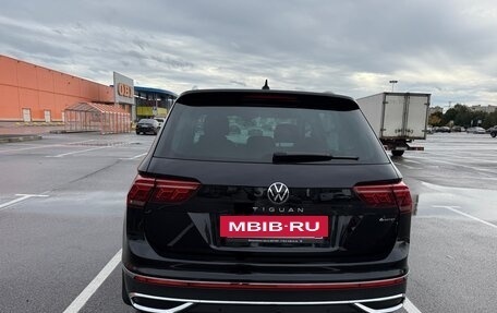 Volkswagen Tiguan II, 2021 год, 2 800 000 рублей, 16 фотография