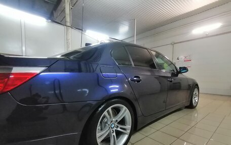 BMW 5 серия, 2004 год, 970 000 рублей, 8 фотография